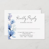 Dusty Blue Transparent Floral Monogram Wedding RSVP Karte (Vorne/Hinten)