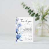 Dusty Blue Transparent Floral Wedding Vielen Dank Platzkarte (Stehend Vorderseite)