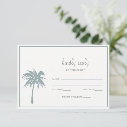 Dusty Blue Tropical Palm Tree Wedding rsvp (Stehend Vorderseite)
