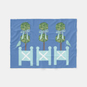 Dusty Blue Türkise Topiary Bird Throw Fleecedecke (Vorderseite (Horizontal))