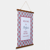 Dusty Blue und Burgund Brautparty Willkommen Wandteppich Mit Holzrahmen (Gewinkelt)