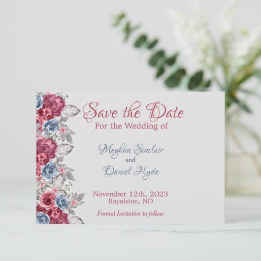 Dusty Blue und Deep Burgundy Floral Save the Date (Stehend Vorderseite)