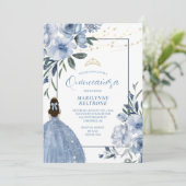 Dusty Blue und Gold Floral Quinceañera Einladung (Stehend Vorderseite)