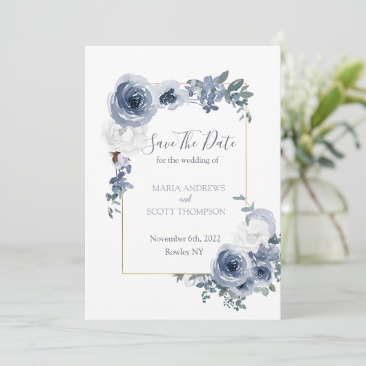 Dusty Blue und Gray Floral Botanical Wedding Save The Date (Stehend Vorderseite)