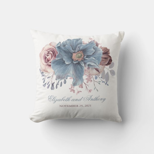 Dusty Blue und Mauve Floral Elegante Wasserfarbe Kissen (Vorderseite)