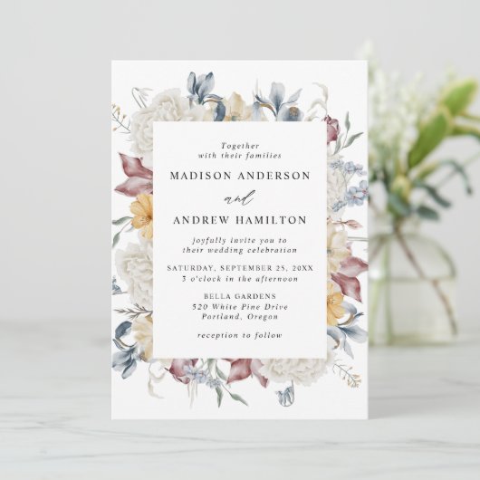 Dusty Blue und Mauve Wildblume Meadow Wedding Einladung (Stehend Vorderseite)
