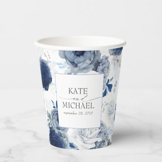 Dusty Blue und Navy Blue Floral Botanical Pappbecher (Vorderseite)