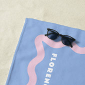 Dusty Blue und Pale Pink Squigggle mit Text Strandtuch (Beispiel)