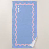 Dusty Blue und Pale Pink Squigggle mit Text Strandtuch (Vorderseite)