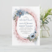 Dusty Blue und Rose Gold Floral Probe Dinner Einladung (Stehend Vorderseite)