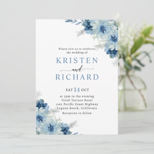 Dusty Blue und Sage Green Wedding Einladung (Stehend Vorderseite)