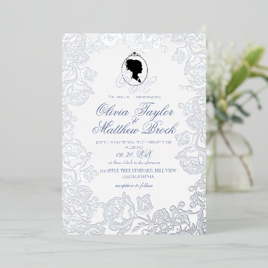 Dusty Blue und Silver Foil Elegante Hochzeit Folieneinladung (Stehend vorne)
