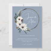 Dusty Blue und White Christmas Florals Wedding Einladung (Vorderseite)