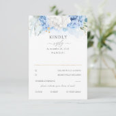 Dusty Blue und White Floral Wedding RSVP Karte (Stehend Vorderseite)
