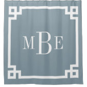 Dusty Blue und White Griechisch Key | MIT MONOGRAM Duschvorhang (Vorderseite)