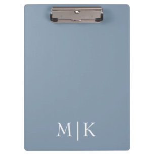 Dusty Blue und White Modernes Monogramm Klemmbrett