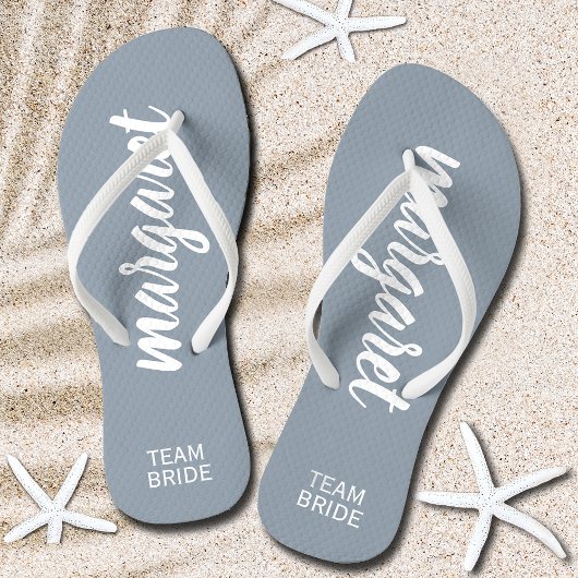 Dusty Blue und White Personalisiert Team Bride Badesandalen