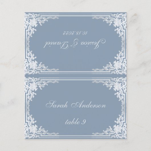 Dusty Blue Vintag Printname Wedding Platzkarte (Vorderseite)