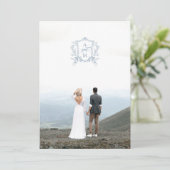 Dusty Blue Vintag Wappen Save the Date Einladung (Stehend Vorderseite)