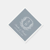 Dusty Blue Wappen Elegant Monogram Wedding Serviette (Ecke)