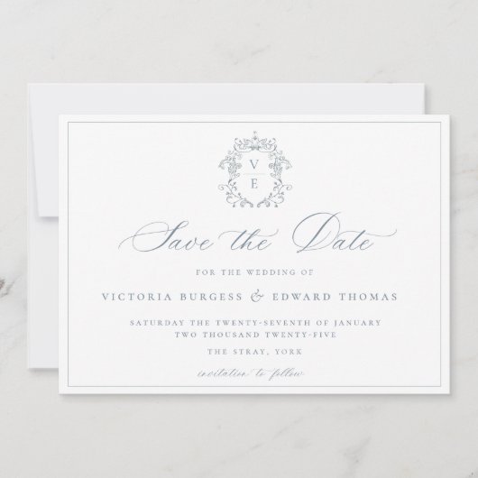 Dusty Blue Wappen Monogram Wedding QR Code Save The Date (Vorderseite)