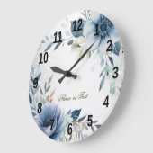 Dusty Blue Watercolor Blume Silver Elegante Große Wanduhr (Winkel)