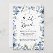Dusty Blue Watercolor Blumendusche Bridal Brunch Einladung (Vorderseite)
