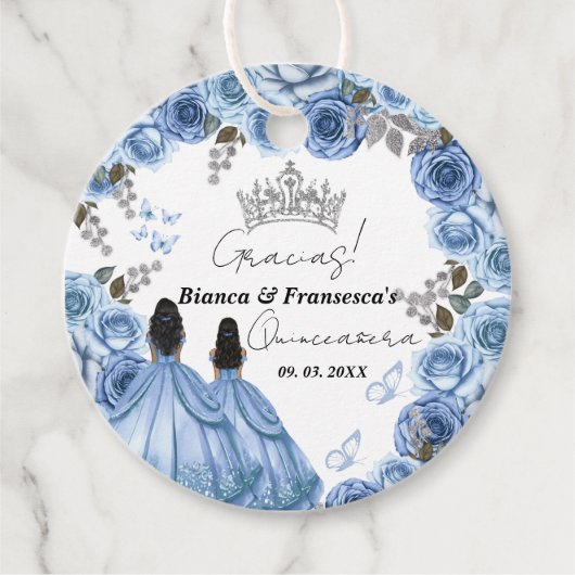 Dusty Blue Watercolor Floral Twin Quinceañera Geschenkanhänger (Vorderseite)