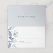 Dusty Blue Watercolor Floral Wedding Platzkarte (Außenseite Aufgefaltet)