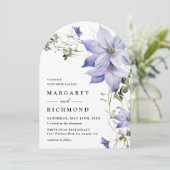 Dusty Blue Watercolor Rustic Floral Arch Wedding Einladung (Stehend Vorderseite)