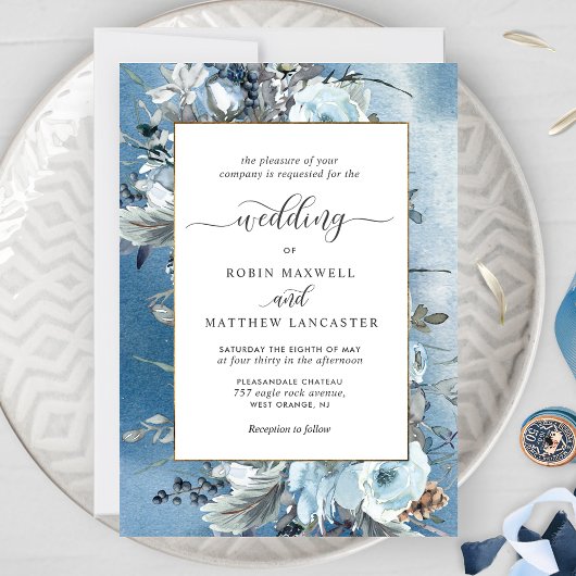 Dusty Blue Watercolor und Elegante Blumenhochzeit Einladung