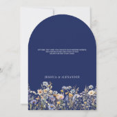Dusty Blue Watercolor Wildblume Navy Arch Wedding Einladung (Rückseite)