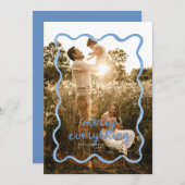 Dusty Blue Wavy Squiggle Border Holiday Foto Card Einladung (Vorne/Hinten)