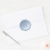 Dusty Blue Wax Siegel mit Monogram Embossed Initia Runder Aufkleber (Umschlag)