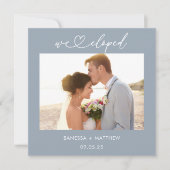 Dusty Blue We Eloped Foto Herz-Script Hochzeit Ankündigung (Vorderseite)