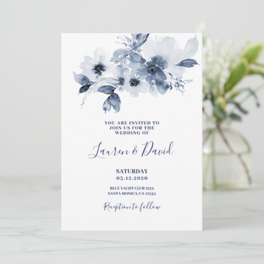 Dusty Blue Wedding Einladung (Stehend Vorderseite)