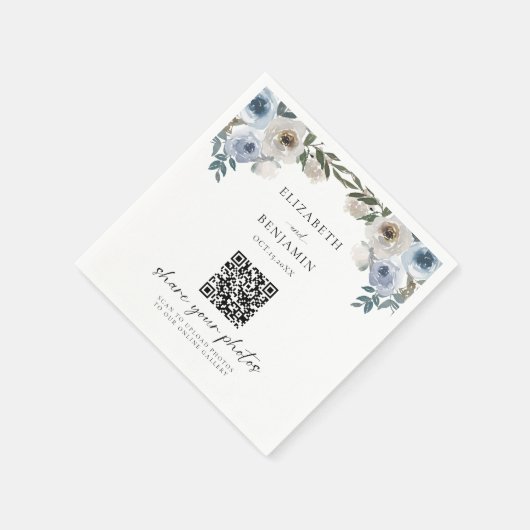 Dusty Blue Wedding Floral Share Fotos QR Code Serviette (Ecke)