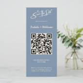 Dusty Blue Wedding Foto QR Code Elegant (Stehend Vorderseite)