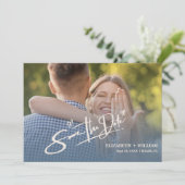 Dusty Blue Wedding Foto QR Code Elegant Save The Date (Stehend Vorderseite)