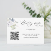 Dusty Blue Wedding Rsvp Online mit Scan QR Code Begleitkarte (Stehend Vorderseite)