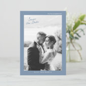 Dusty Blue Wedding Save the Date Einladung (Stehend Vorderseite)