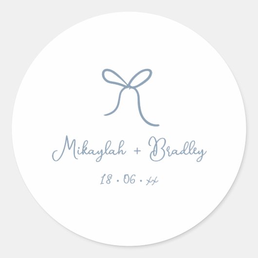 Dusty Blue Whimsical Bow Personalisiert Wedding Runder Aufkleber (Vorderseite)