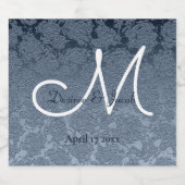 Dusty Blue White Elegant Wedding Monogram Floral Alkoholflaschenetikett (Einzelnes Label)