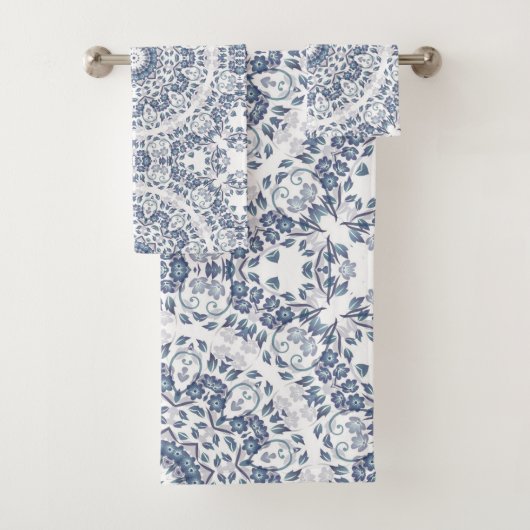 Dusty Blue White Floral Mandala Muster Badhandtuch Set (Insitu)