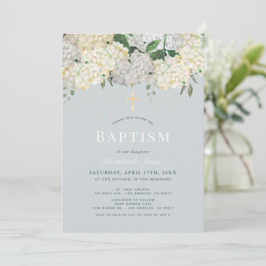 Dusty Blue & White Hydrangea Taufe Einladung (Stehend Vorderseite)