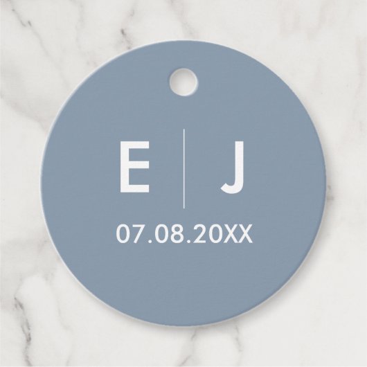 Dusty Blue & White Monogram Wedding Geschenkanhänger (Vorderseite)