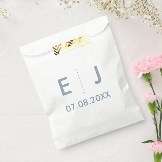 Dusty Blue & White Monogram Wedding Geschenktütchen (Versiegelt)