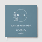 Dusty Blue & White Monogram Wedding Guestbook Gästebuch (Vorderseite)