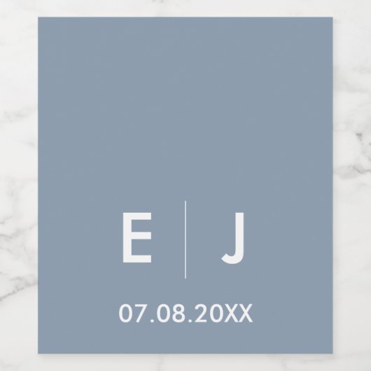 Dusty Blue & White Monogram Wedding Weinetikett (Einzelnes Label)