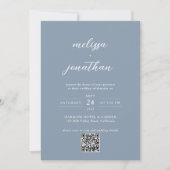 Dusty Blue & White Script Foto QR Code Wedding Einladung (Vorderseite)